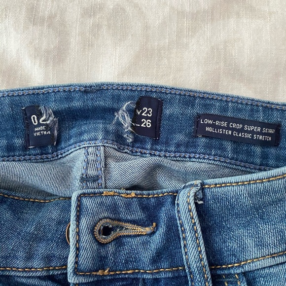 Hollister Low- Rise crop super skinny jeans - Picture 3 of 4